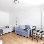 Bright Studio With Balcony - 2 Min Walk To Metro