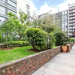 Bright Studio With Balcony - 2 Min Walk To Metro