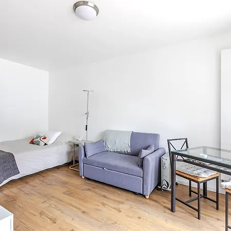 Bright With Balcony - 2 Min Walk To Metro Appartamento