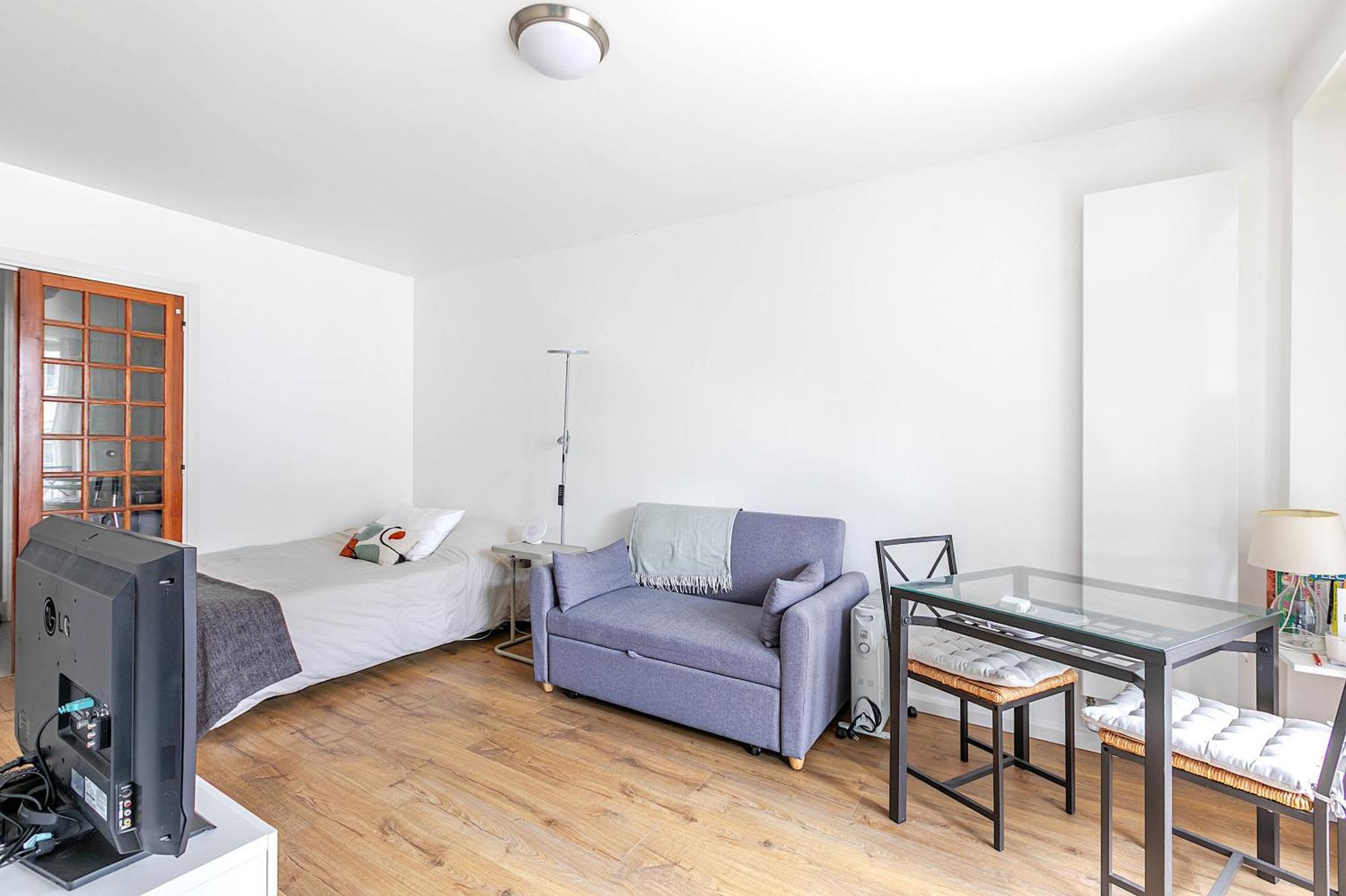 Bright With Balcony - 2 Min Walk To Metro Appartamento