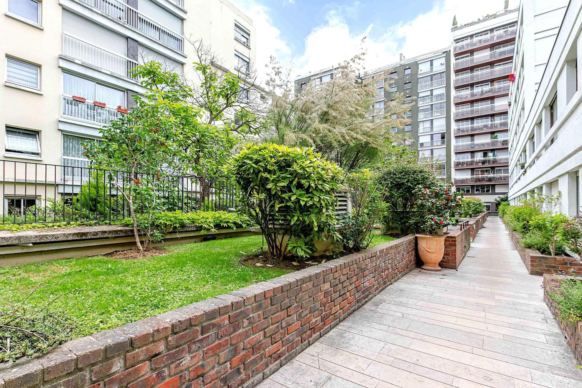 Bright With Balcony - 2 Min Walk To Metro Parigi